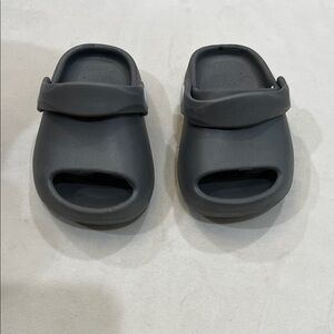 Kids Slip-On Foam Sandals in Dark Gray
